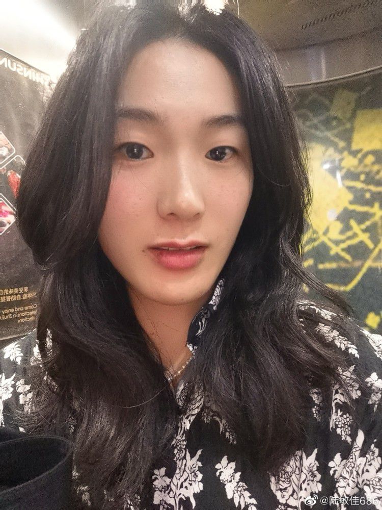 妇人陪着笑道：上门就是客，我可不是那种没礼数，把人往外赶的。